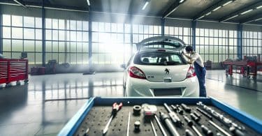 Remplacement pare-brise Peugeot 208: infos clés 🚗